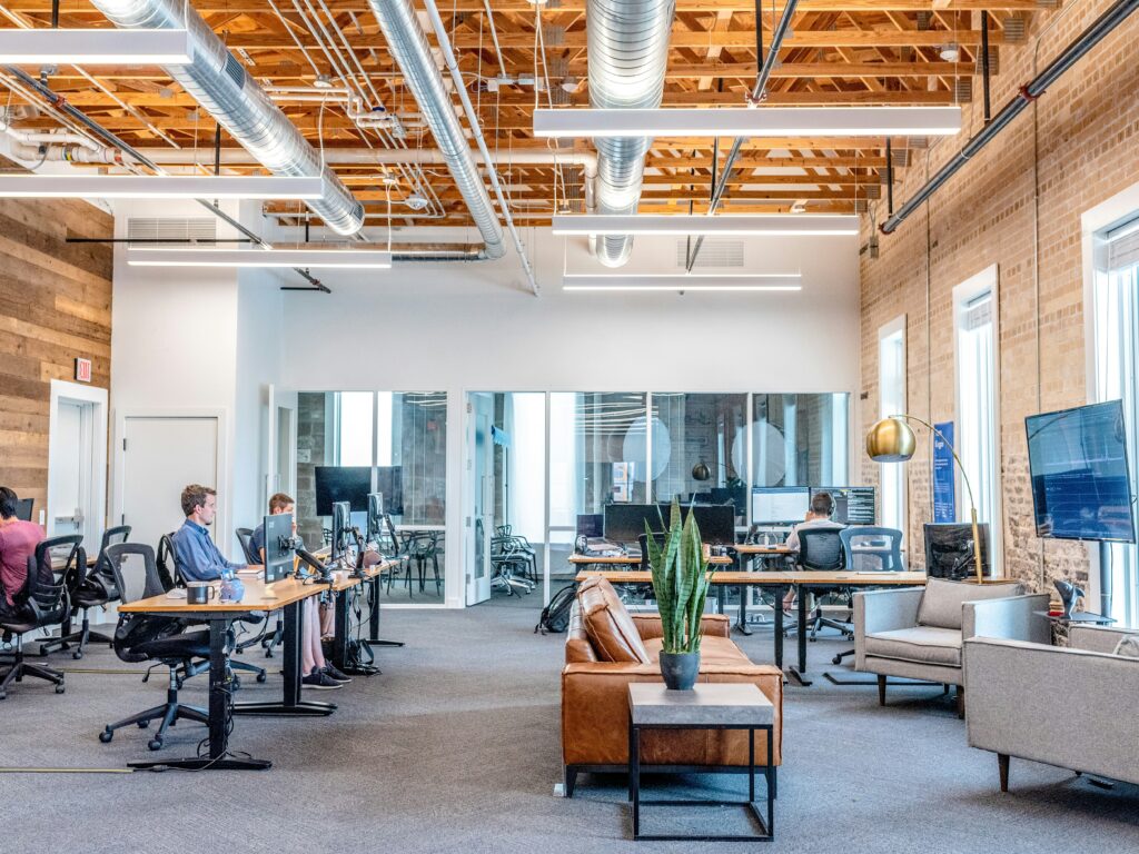 Hybrid workplace layout with shared workstations and breakout area